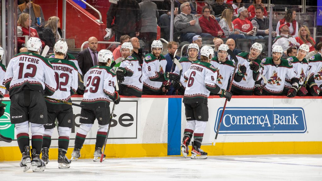 Arizona Coyotes offense stays hot in Detroit, cruises to 3rd straight win