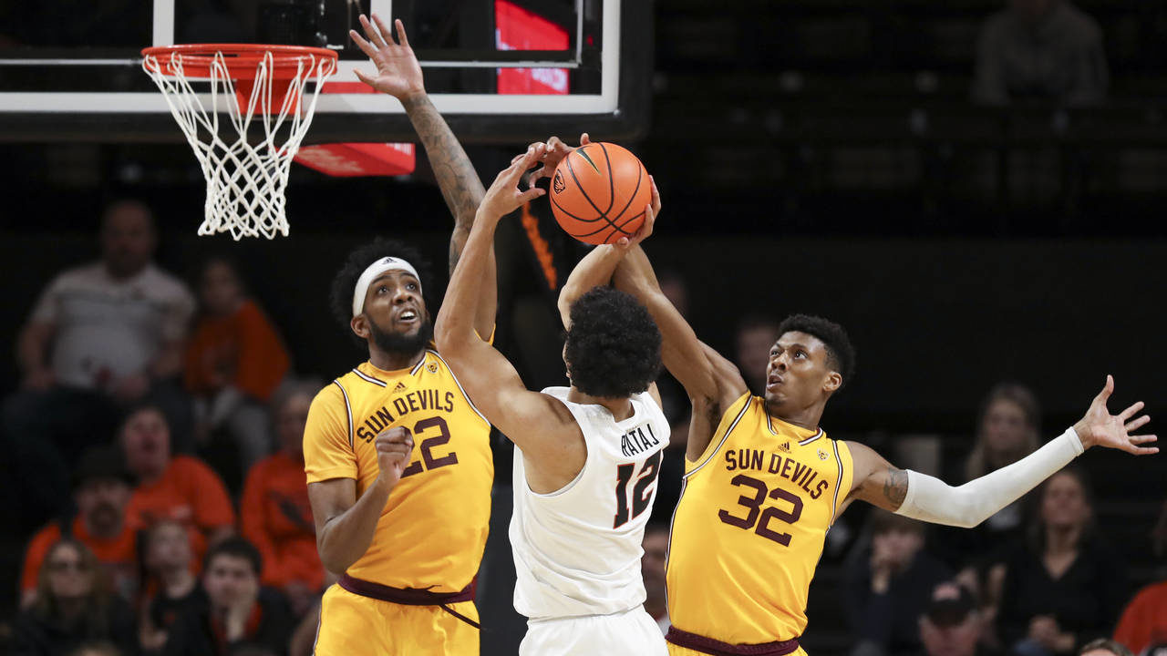 Arizona State overcomes 16-point deficit to complete sweep in Oregon