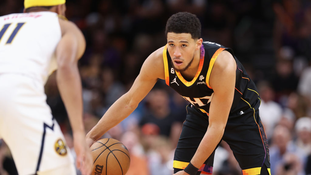 Devin Booker's iconic playoff run continues, Phoenix Suns tie series