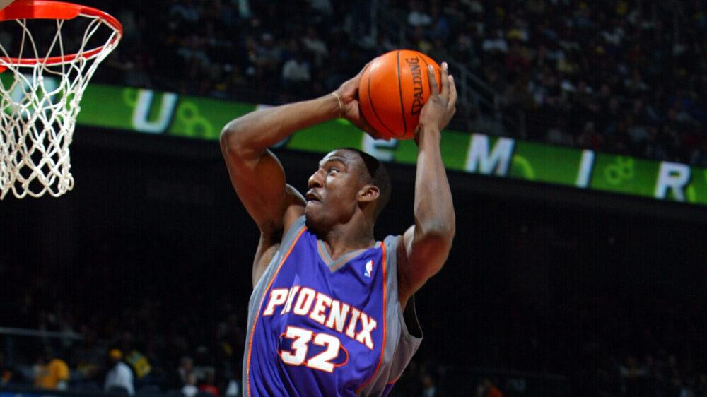 Amare Stoudemire: The Dunking Beast - Basketball Network - Your daily dose  of basketball