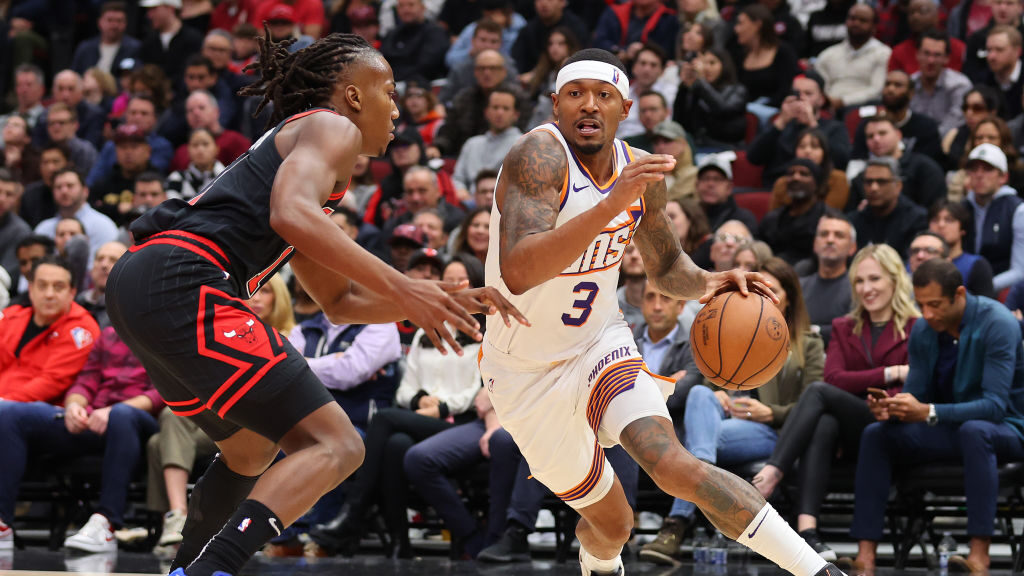 Suns overcome messy play for OT win in Bradley Beal’s debut