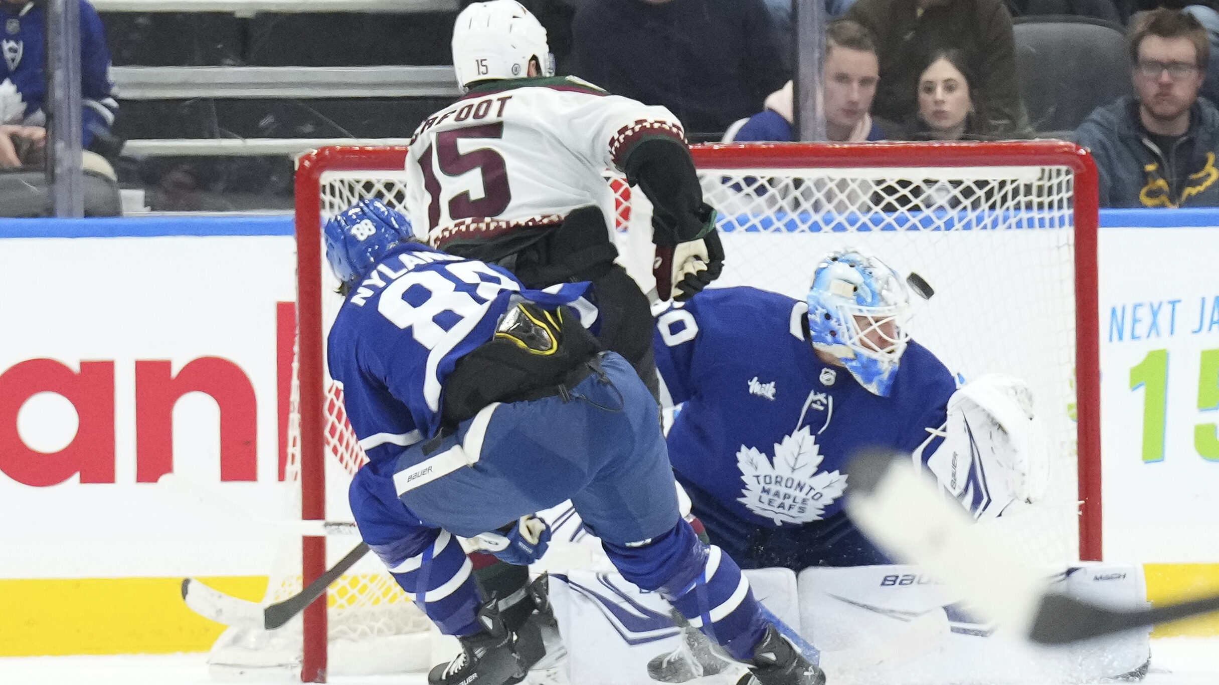 Coyotes fall to Maple Leafs, lose 14th straight game