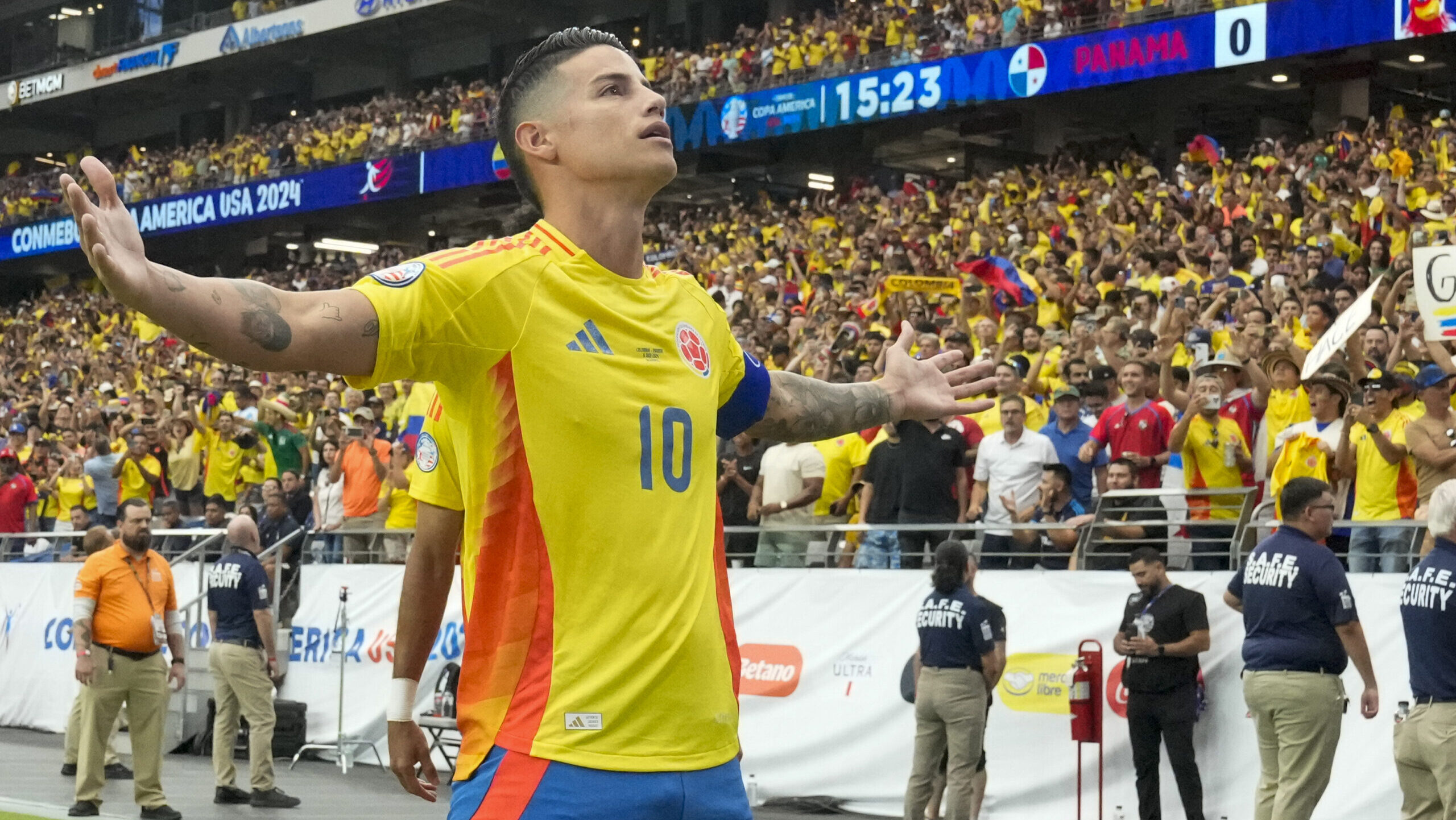 Colombia cruises past Panama at State Farm Stadium