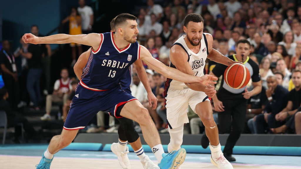 Curry helps the USA defeat Serbia and advance to the Olympic gold medal game