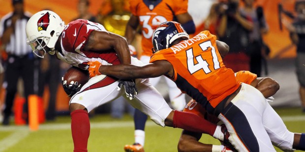 Arizona Cardinals running back Kerwynn Williams (33) scores a touchdown as Denver Broncos linebacke...