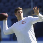 Chicago Bears quarterback Jay Cutler warms up before an NFL football game against the Arizona Cardinals, Sunday, Sept. 20, 2015, in Chicago. (AP Photo/David Banks)