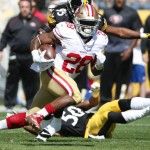 San Francisco 49ers running back Carlos Hyde (28) runs the ball past Pittsburgh Steelers inside linebacker Ryan Shazier (50) in the first quarter of an NFL football game, Sunday, Sept. 20, 2015, in Pittsburgh. (AP Photo/Gene J. Puskar)