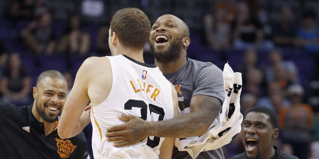 Phoenix Suns' Jon Leuer, second from left, celebrates his dunk against the Sacramento Kings with te...