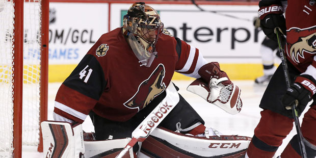 Arizona Coyotes' Mike Smith loses his stick but keeps an eye on the puck during the second period o...