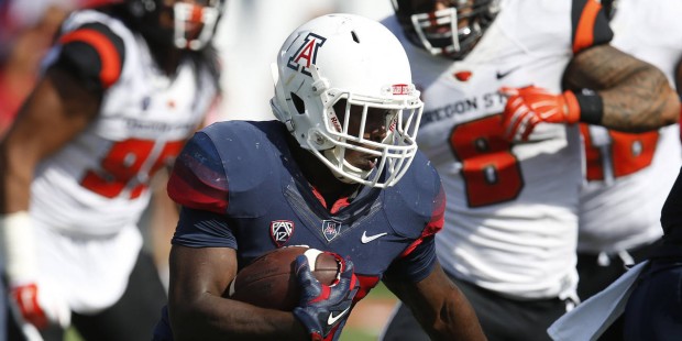 Arizona running back Nick Wilson (28) scores a touchdown against Oregon State during the first half...