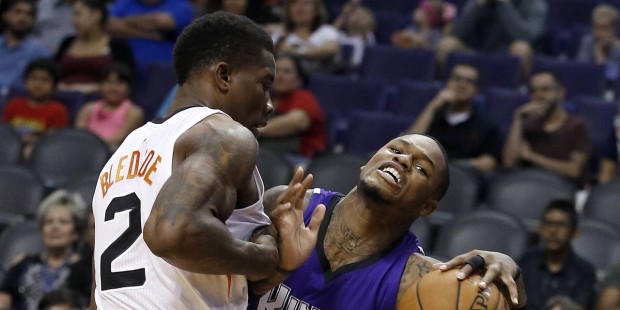 Sacramento Kings' Ben McLemore (23) gets fouled by Phoenix Suns' Eric Bledsoe (2) during the first ...