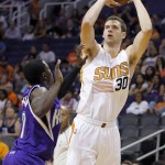 Phoenix Suns' Jon Leuer (30) shoots over Sacramento Kings' Darren Collison, left, during the second half of an NBA preseason basketball game Wednesday, Oct. 7, 2015, in Phoenix. The Suns won 102-98. (AP Photo/Ross D. Franklin)