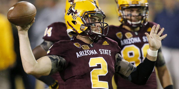 Arizona State's Mike Bercovici warms up prior to an NCAA college football game against Oregon, Thur...