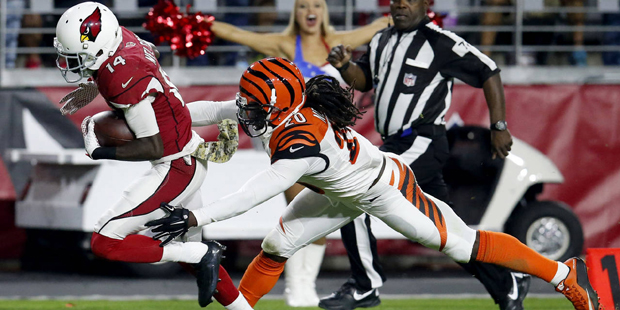 Arizona Cardinals wide receiver J.J. Nelson (14) makes a touchdown catch as Cincinnati Bengals free...