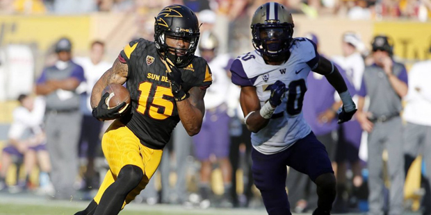 Arizona State's Devin Lucien (15) beats Washington's Kevin King, right, for a touchdown during the ...
