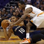 New Orleans Pelicans guard Eric Gordon (10) and Phoenix Suns guard Brandon Knight battle for the ball in the first quarter during an NBA basketball game, Wednesday, Nov. 25, 2015, in Phoenix. (AP Photo/Rick Scuteri)
