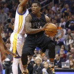 Phoenix Suns guard Eric Bledsoe, right, drives against the Golden State Warriors defense during the third quarter of an NBA basketball game, Friday, Nov. 27, 2015, in Phoenix. (AP Photo/Rick Scuteri)