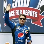 Series points leader Jeff Gordon waves to the crowd during driver introductions before the NASCAR Sprint Cup Series auto race at Phoenix International Raceway, Sunday, Nov. 15, 2015, in Avondale, Ariz. (AP Photo/Ralph Freso)