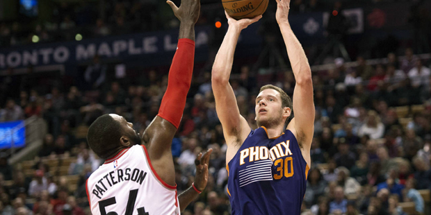 Phoenix Suns' Jon Leuer, right, shoots over Toronto Raptors' Patrick Patterson during the second ha...