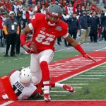 New Mexico wide receiver Delane Hart-Johnson (82) scores a touchdown past Arizona safety Will Parks during the first half of the New Mexico Bowl NCAA college football game in Albuquerque, N.M., Saturday, Dec. 19, 2015. (AP Photo/Andres Leighton)