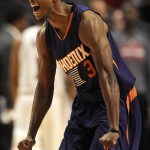 Phoenix Suns' Brandon Knight (3), celebrates after defeating the Chicago Bulls 103-101 during a basketball game Monday, Dec. 7, 2015, in Chicago. (AP Photo/Paul Beaty)