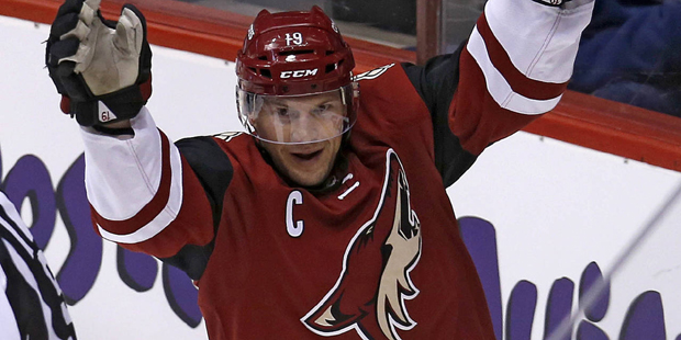Arizona Coyotes right wing Shane Doan scores a goal in the first period during an NHL hockey game a...