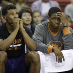 Phoenix Suns' Ronnie Price, left, and  Brandon Knight, endure the closing moments of the Suns' 142-119 loss to the Sacramento Kings in an NBA basketball game, Saturday, Jan. 2, 2016, in Sacramento, Calif.(AP Photo/Rich Pedroncelli)