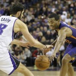 Sacramento Kings forward Omri Casspi, left, of Israel, and Phoenix Suns forward T.J. Warren go for the ball during the second half of an NBA basketball game, Saturday, Jan. 2, 2016, in Sacramento, Calif. The Kings won 142-119. (AP Photo/Rich Pedroncelli)