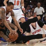 New York Knicks forward Lance Thomas, left, and Phoenix Suns forward Markieff Morris scramble for a loose ball during the fourth quarter of an NBA basketball game Friday, Jan. 29, 2016, in New York. The Knicks won 102-84. (AP Photo/Julie Jacobson)