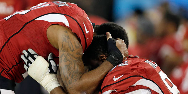 Arizona Cardinals' Patrick Peterson (21) consoles Frostee Rucker during the second half the NFL foo...