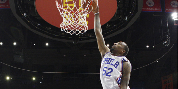Philadelphia 76ers' Jordan McRae, right, goes up for the shot as Washington Wizards' Toure' Murry, ...