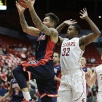 Arizona's Gabe York (1) shoots in front of Washington State's Que Johnson (32) during the first half of an NCAA college basketball game, Wednesday, Feb. 3, 2016, in Pullman, Wash. (AP Photo/Young Kwak)