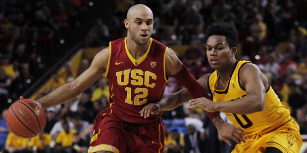 Southern California guard Julian Jacobs (16) dribbles the ball against Arizona State guard Tra Hold...