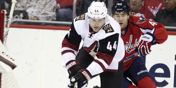 Washington Capitals right wing Tom Wilson, right, chases after Arizona Coyotes defenseman Kevin Con...