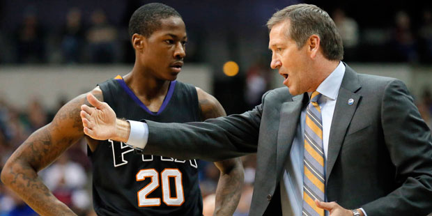Phoenix Suns' Archie Goodwin (20) takes instruction from head coach Jeff Hornacek during the first ...