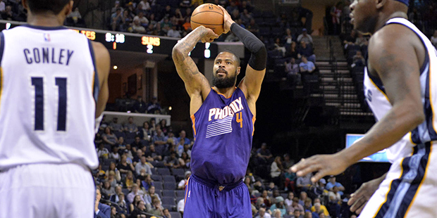 Phoenix Suns center Tyson Chandler (4) shoots in the first half of an NBA basketball game against t...