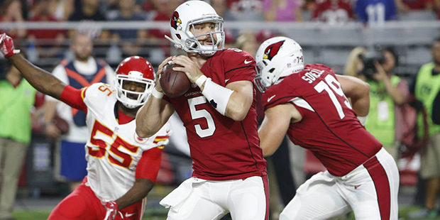 Arizona Cardinals quarterback Drew Stanton (5) looks to throw against the Kansas City Chiefs during...