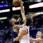 New York Knicks' Robin Lopez blocks the shot of Phoenix Suns' Tyson Chandler, left, during the second half of an NBA basketball game, Wednesday, March 9, 2016, in Phoenix. (AP Photo/Matt York)