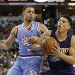 Phoenix Suns guard Devin Booker, right, drives to the basket against Sacramento Kings guard Seth Curry during the first half of an NBA basketball game Friday, March 25, 2016, in Sacramento, Calif. (AP Photo/Rich Pedroncelli)