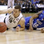 Michigan State's Matt Costello, left, and Middle Tennessee's Jaqawn Raymond reach for a loose ball during the second half in a first-round men's college basketball game in the NCAA tournament, Friday, March 18, 2016, in St. Louis. Middle Tennessee won 90-81. (AP Photo/Jeff Roberson)