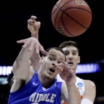 Middle Tennessee's Reggie Upshaw Jr. (30) passes the ball under pressure from Syracuse's Tyler Lydon during the first half of a second-round men's college basketball game in the NCAA Tournament, Sunday, March 20, 2016, in St. Louis. (AP Photo/Charlie Riedel)