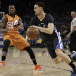 Phoenix Suns' Archie Goodwin, left, guards Golden State Warriors' Klay Thompson during the first half of an NBA basketball game Saturday, March 12, 2016, in Oakland, Calif. (AP Photo/Ben Margot)