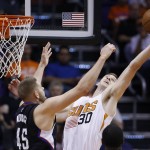 Phoenix Suns' Jon Leuer (30) beats Los Angeles Clippers' Cole Aldrich, left, to a rebound during the first half of an NBA basketball game Wednesday, April 13, 2016, in Phoenix. (AP Photo/Ross D. Franklin)