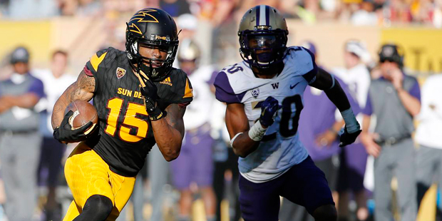 Arizona State's Devin Lucien (15) beats Washington's Kevin King, right, for a touchdown during the ...
