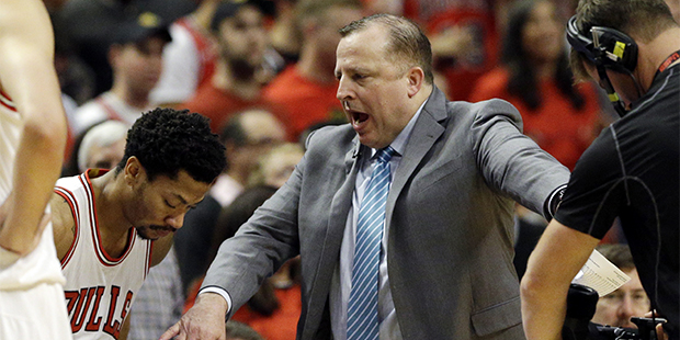 Chicago Bulls head coach Tom Thibodeau, right, talks to guard Derrick Rose during the first half of...