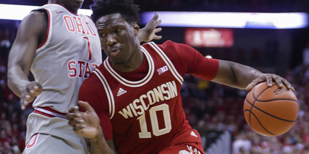 Wisconsin's Nigel Hayes (10) drives on Ohio State's Jae'Sean Tate (1) during the second half of an ...