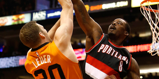 Portland Trail Blazers forward Al-Farouq Aminu (8) blocks the shot on Phoenix Suns forward Jon Leue...