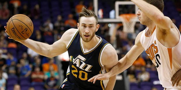 Utah Jazz's Gordon Hayward (20) drives past Phoenix Suns' Jon Leuer, right, during the second half ...