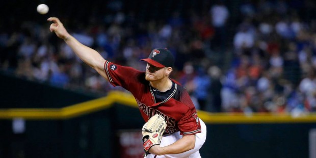 Arizona Diamondbacks pitcher Shelby Miller (26) throws against the Chicago Cubs during the first in...