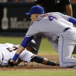 Arizona Diamondbacks' Jean Segura (2) dives safely back to first base as he knocks the baseball out of the glove of New York Mets' Wilmer Flores (4) during the first inning of a baseball game, Monday, Aug. 15, 2016, in Phoenix. (AP Photo/Ross D. Franklin)